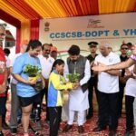 Shri Anurag Thakur felicitates the winners