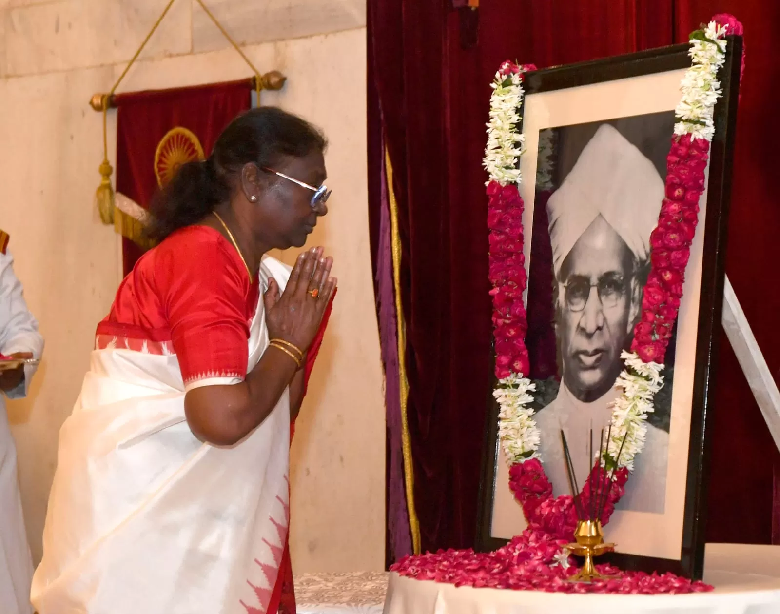President of India pays homage to Dr Sarvepalli Radhakrishnan on his birth anniversary